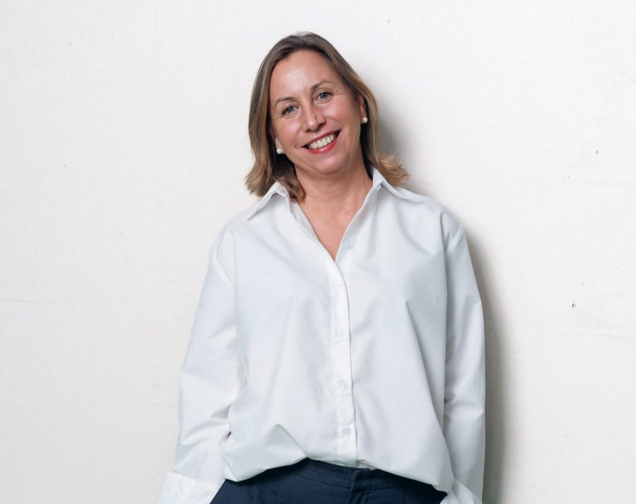 Katrin Liedtke, lächelnd, in weißer Bluse
